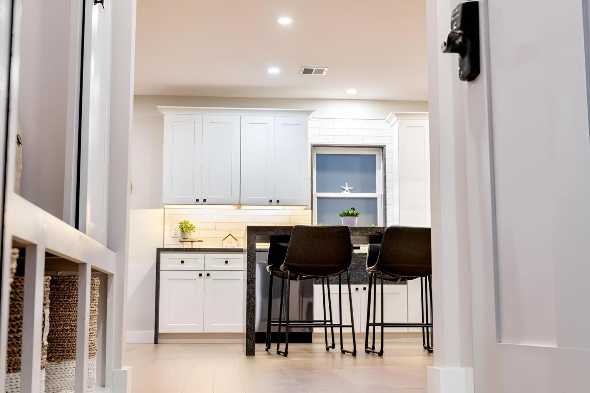 Renovated & Sophisticated Home Near Beach & Shops! Барнстейбл Экстерьер фото
