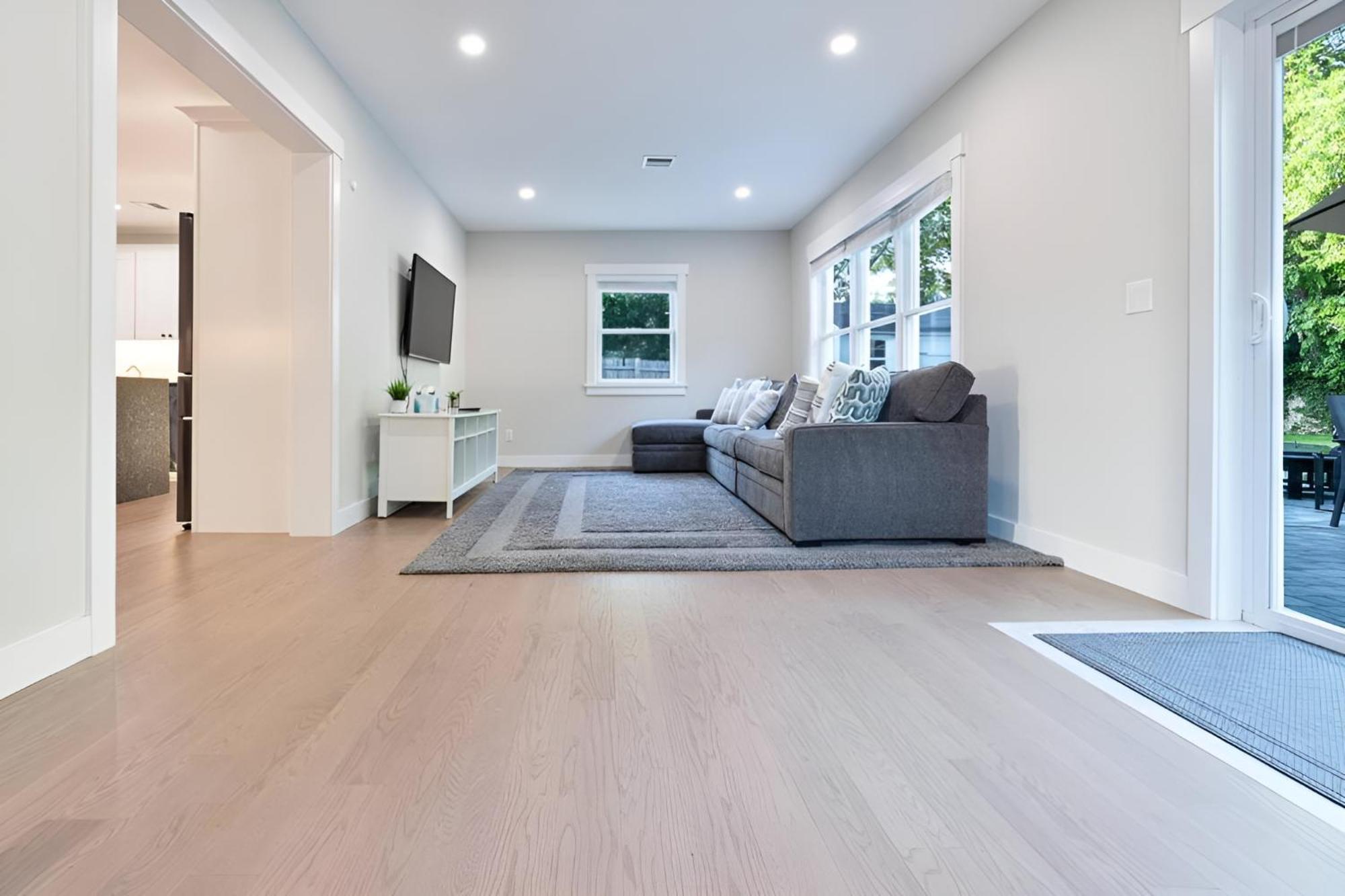 Renovated & Sophisticated Home Near Beach & Shops! Барнстейбл Экстерьер фото