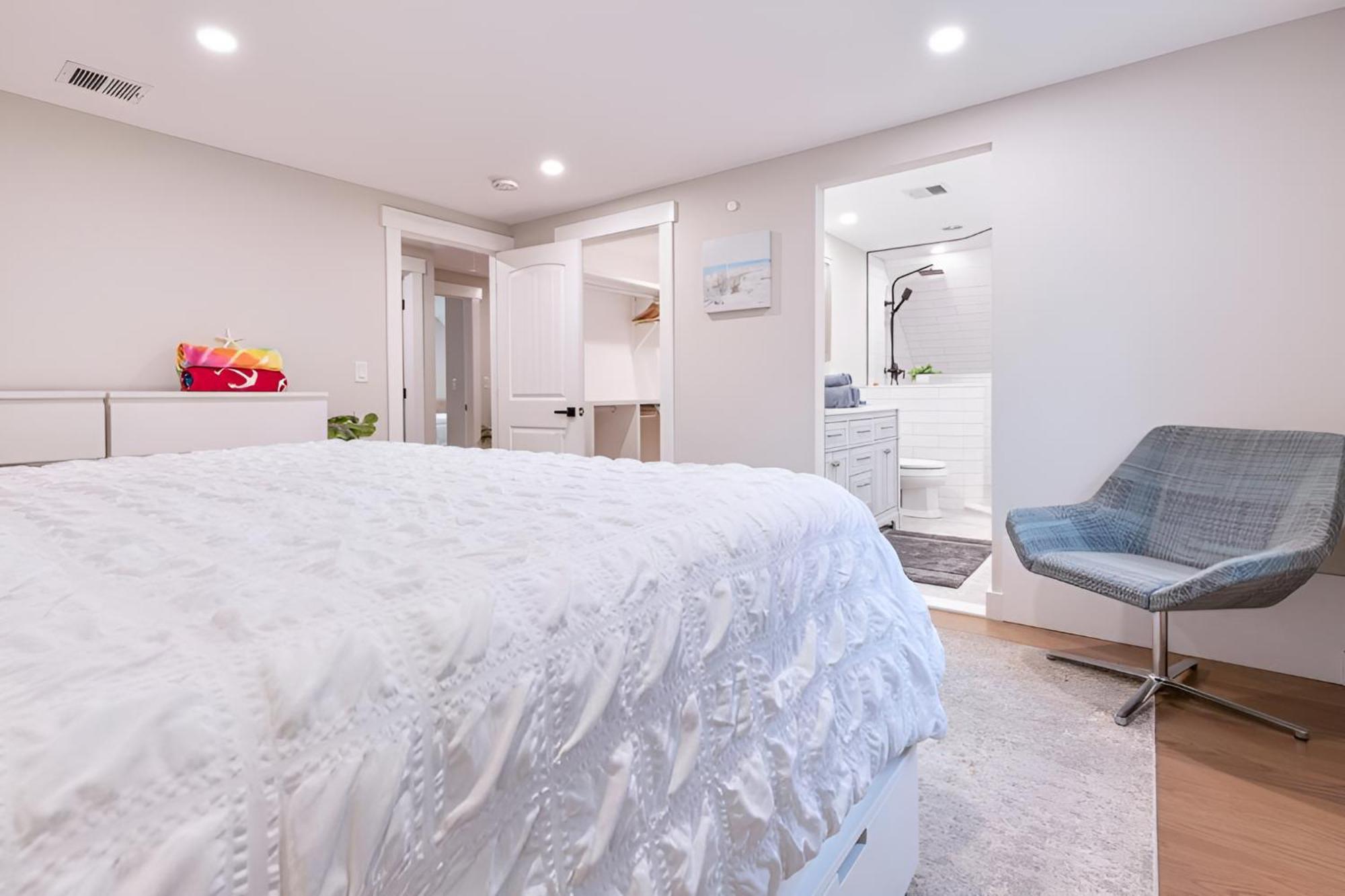 Renovated & Sophisticated Home Near Beach & Shops! Барнстейбл Экстерьер фото
