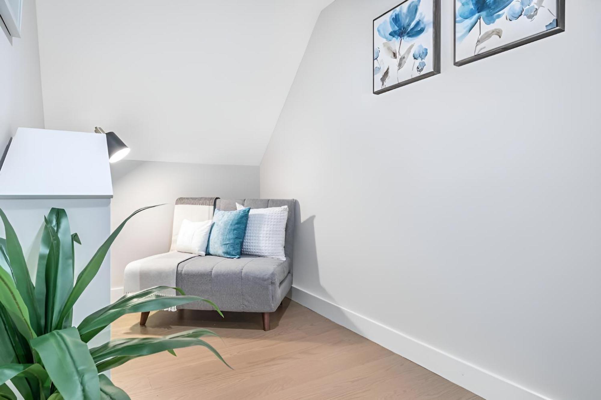 Renovated & Sophisticated Home Near Beach & Shops! Барнстейбл Экстерьер фото