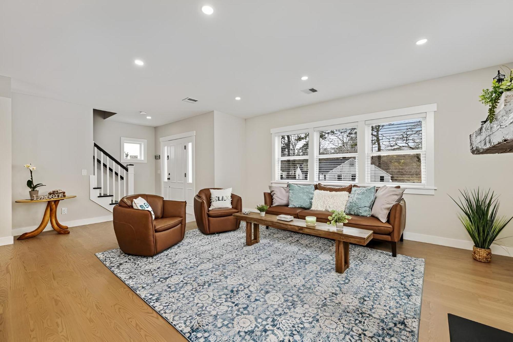 Renovated & Sophisticated Home Near Beach & Shops! Барнстейбл Экстерьер фото