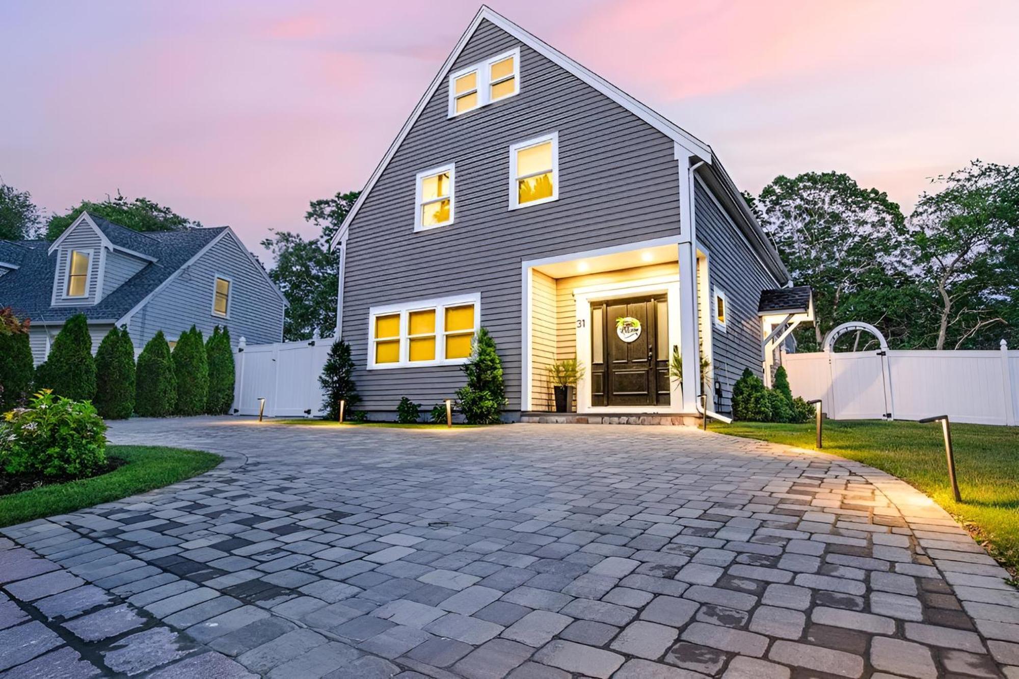 Renovated & Sophisticated Home Near Beach & Shops! Барнстейбл Экстерьер фото