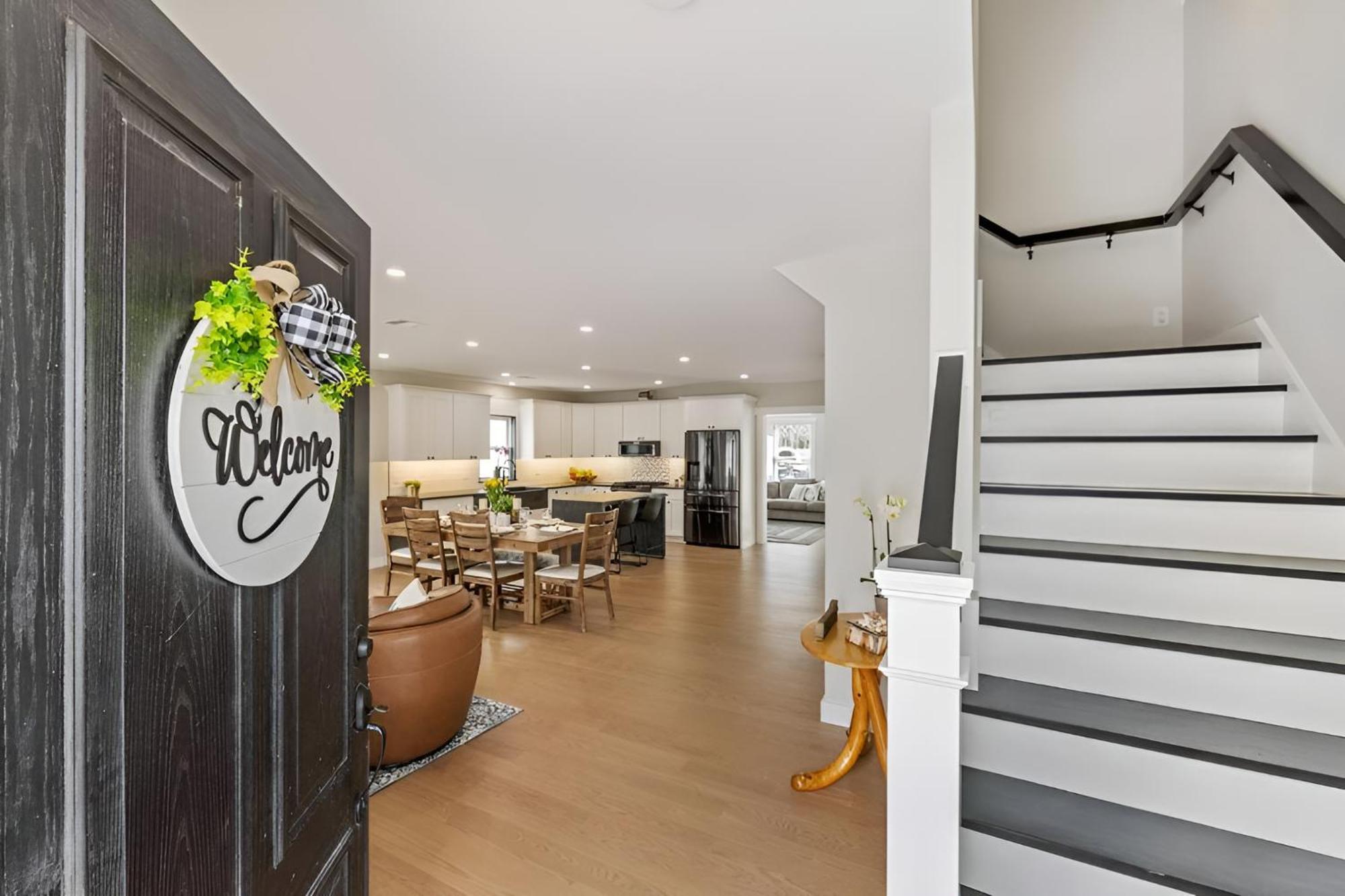 Renovated & Sophisticated Home Near Beach & Shops! Барнстейбл Экстерьер фото