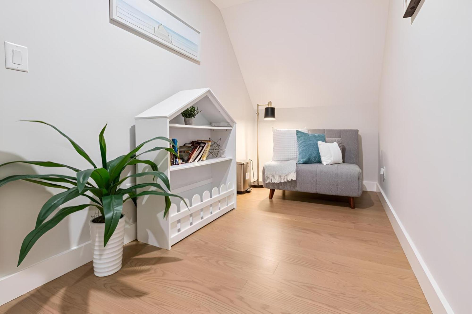 Renovated & Sophisticated Home Near Beach & Shops! Барнстейбл Экстерьер фото